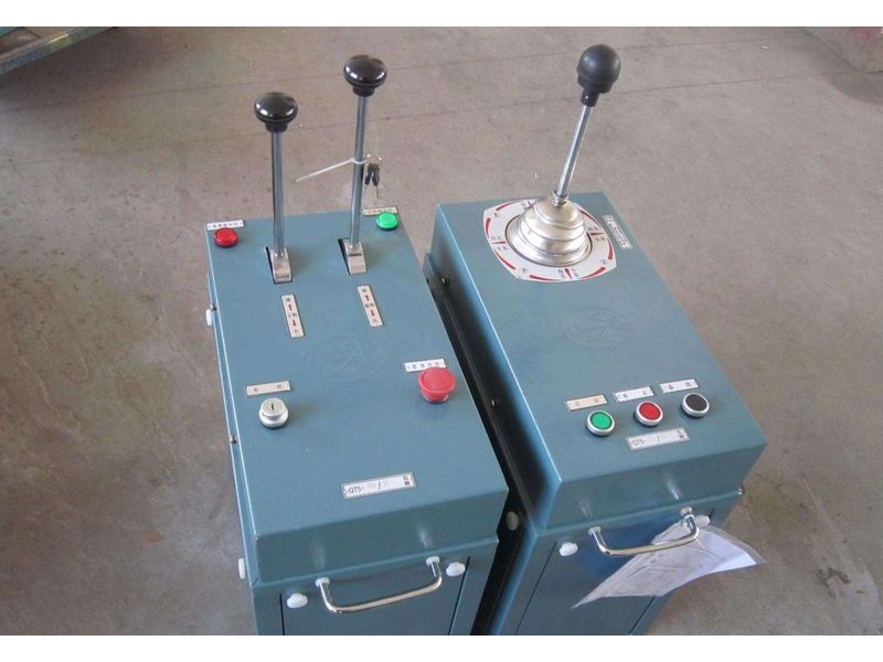 起重機(jī)聯(lián)動(dòng)臺(tái)